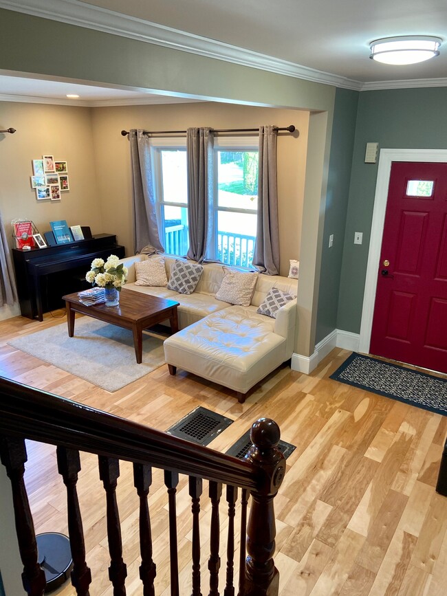 Building Photo - 5 Sheridan Cir