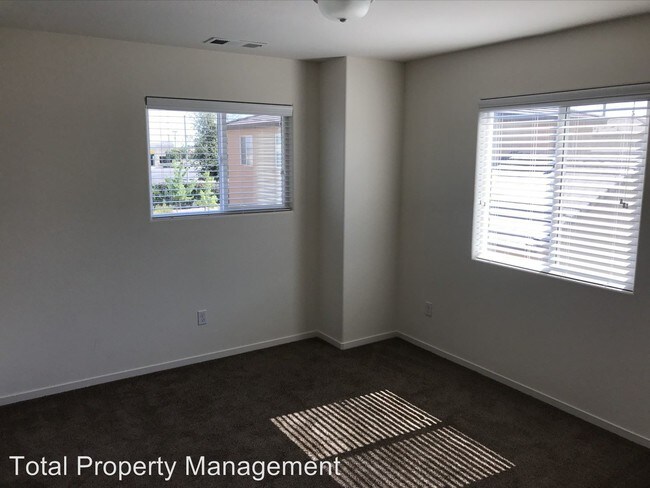 Foto del edificio - 2 br, 2 bath Apartment - 2140 W. Lark Ave.