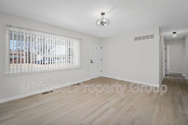 Building Photo - 1450 Tahoe Dr