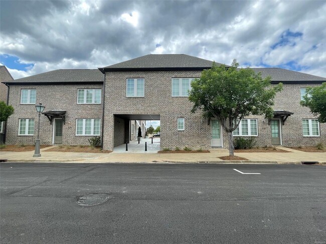 Foto del edificio - 3 Bed, 2 Bath Flat for Rent in Highly Desirable Hampstead!!!