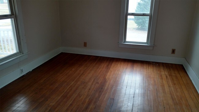 Building Photo - 509 E Columbia Ave
