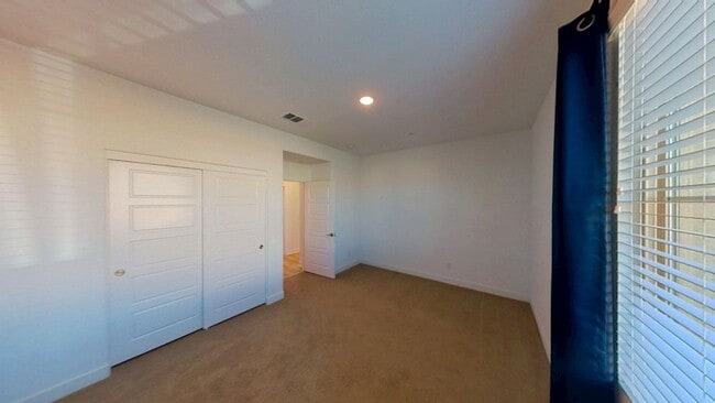 Building Photo - 1627 Vlg Grn Wy