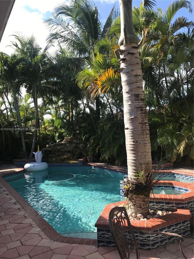 Foto del edificio - 4908 SW 143rd Ave