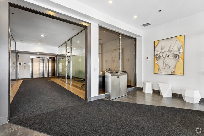 Lobby Photo - 675 Richmond Street