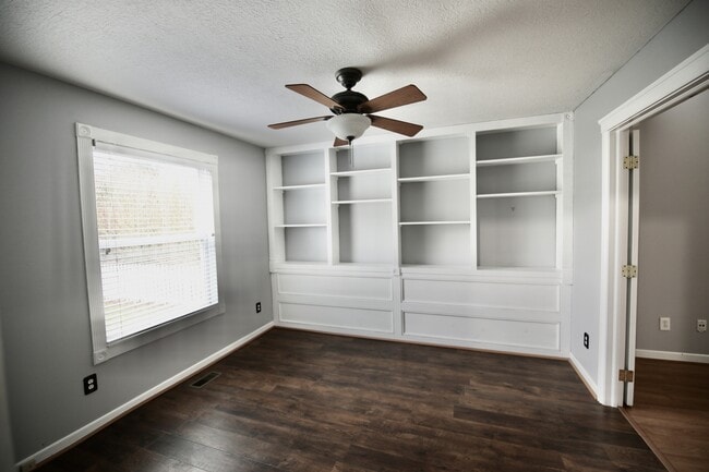 Foto del edificio - 4400 Greensbury Dr