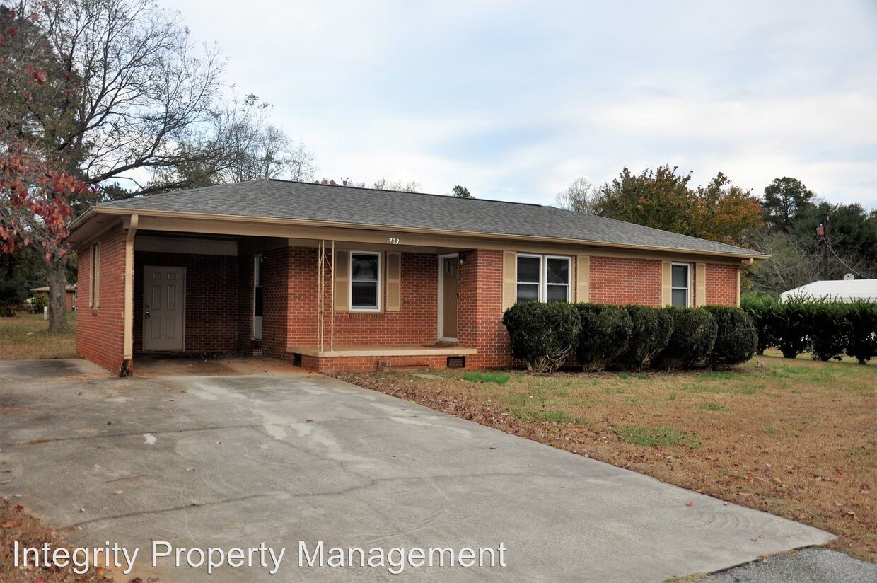 703 Woodmont Cir, Anderson, SC 29624 House Rental in Anderson, SC