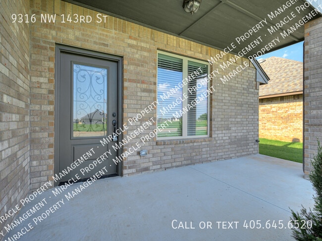 Foto del edificio - 9316 NW 143rd St