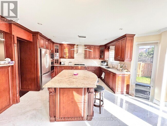 Photo du bâtiment - 5715 Riverdale Crescent