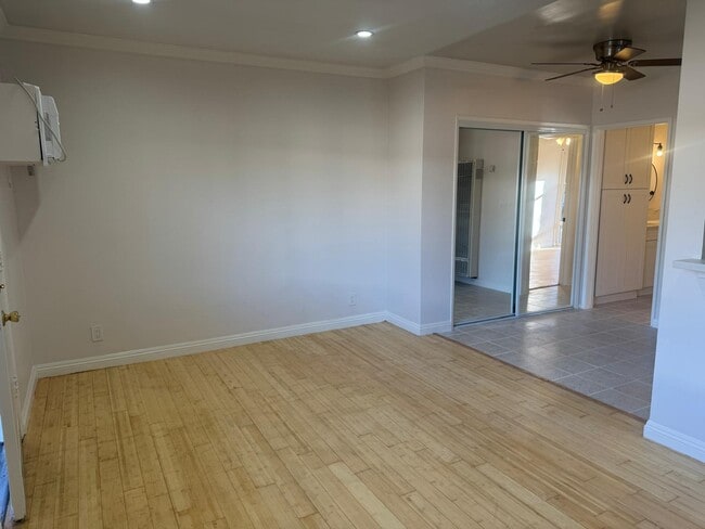 Building Photo - 1334 N Las Palmas Ave Apartments