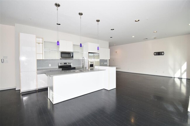 Building Photo - 207 Pierce St