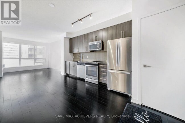 Building Photo - 510 Curran Place