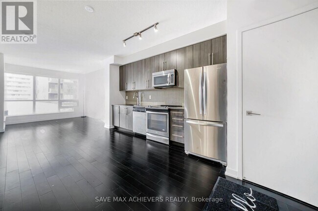 Photo du bâtiment - 510 Curran Place