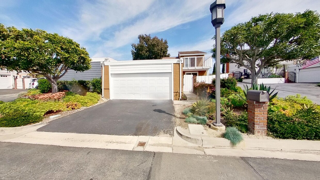 Foto principal - Beautiful 3 Bedroom 2.5 Bathroom Home with...
