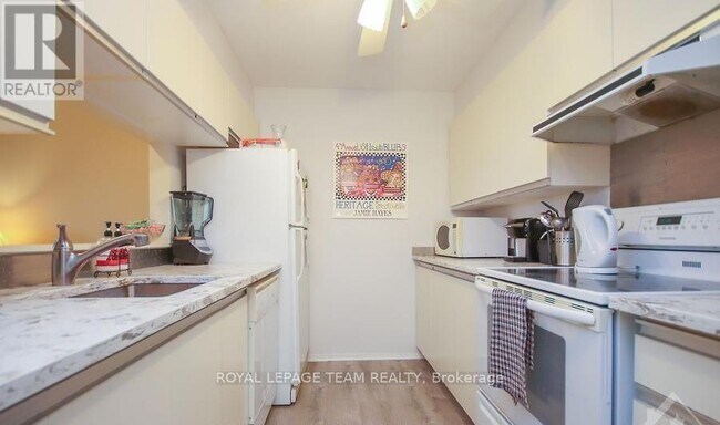 Building Photo - 270 Brittany Dr