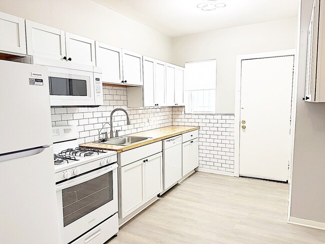 Building Photo - 902 W Margate Terrace