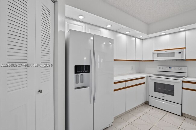 Building Photo - 1200 SW 125th Ave