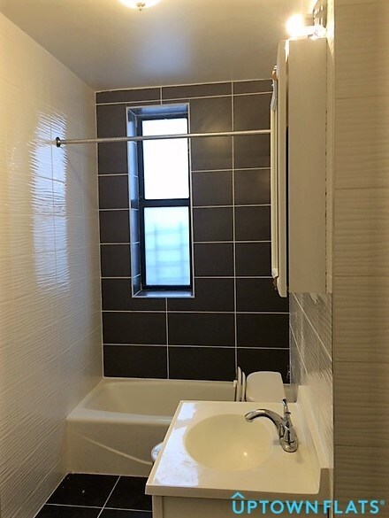 Foto del edificio - 3024 Kingsbridge Ave