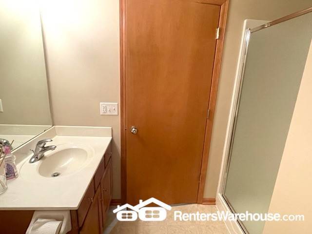 Building Photo - PRIME 3BD/2.5BA TOWNHOUSE IN PLYMOUTH