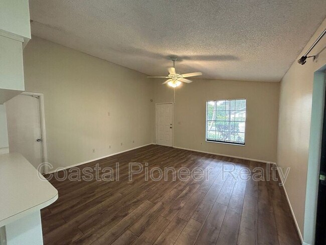 Building Photo - 3358 Peterborough Pl