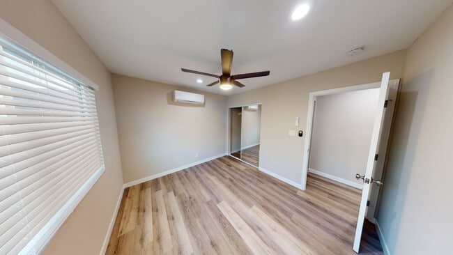 Foto del edificio - Renovated! 4BD/2BA on La Dorna