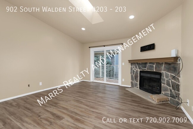 Building Photo - 902 S Walden St