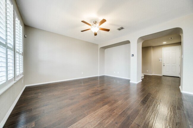 Foto del edificio - 3 Bedroom 2 1/2 bath Park Vista Subdivision