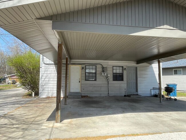 Foto del edificio - 531-B N Oak Grove Ave