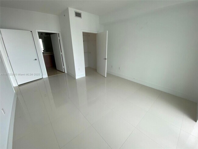 Foto del edificio - 79 SW 12th St
