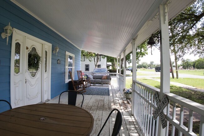 Building Photo - 379 S John Douglas Rd