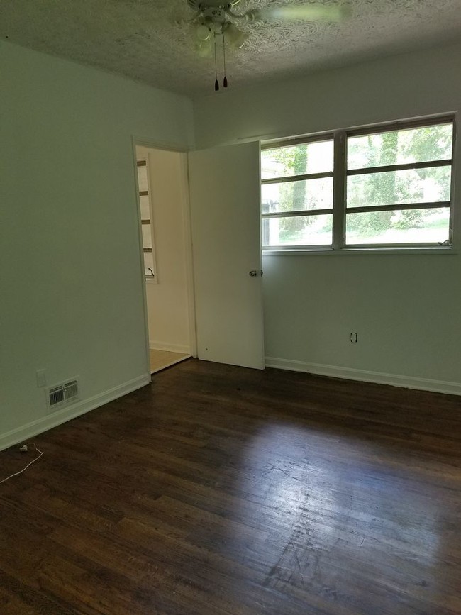 Foto del edificio - 2818 Connally Dr SW