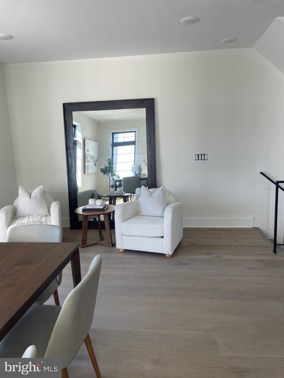 Foto del edificio - 7519 Ridge Ave