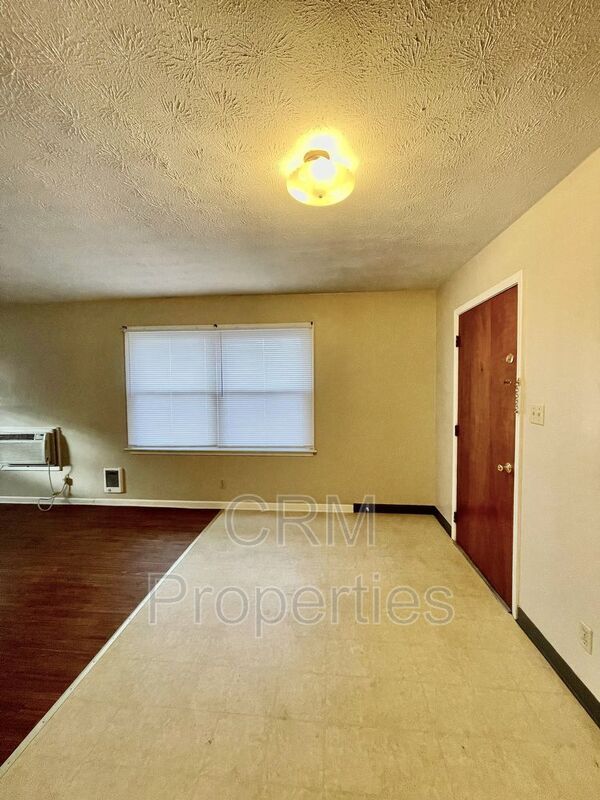 Foto del edificio - 2306 Roselawn Dr