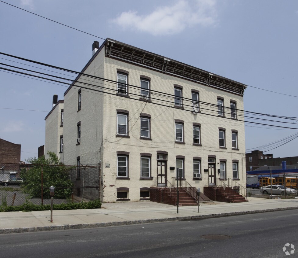 Foto principal - 218 Fayette St