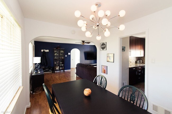 Foto del edificio - 2649 Hudson St