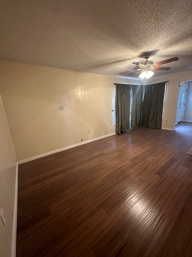 Foto del edificio - 6900 W Dunn St