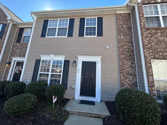 Building Photo - 3 Bedroom | 2.5 Bathroom Townhome *MOVE IN...