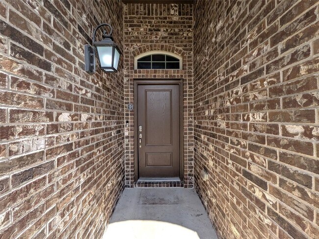 Building Photo - 1409 Summit View Ln