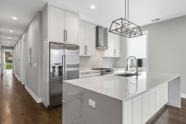 Foto del edificio - 2239 W Belmont Ave