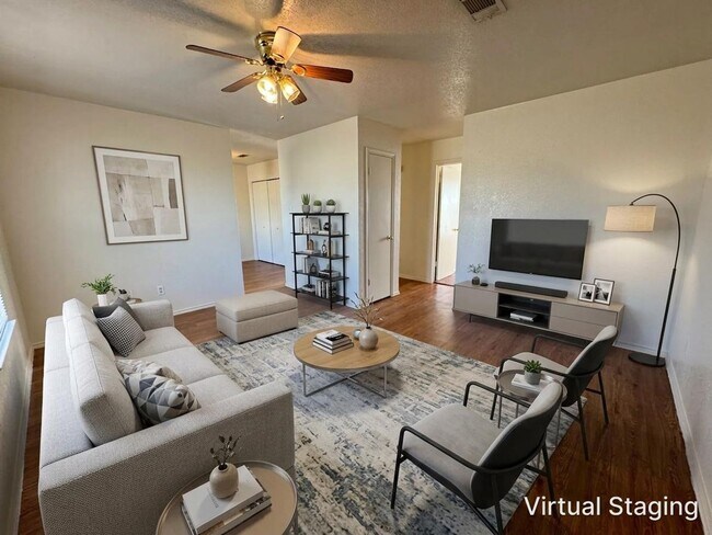Building Photo - 1603 Cedarhill Dr