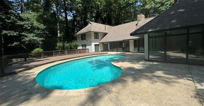 Foto del edificio - 9610 Farmbrook Ln