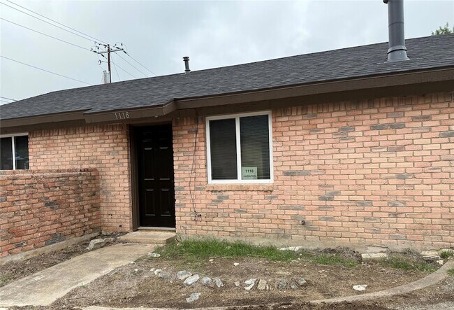 Foto del edificio - 1118 Hazelton St