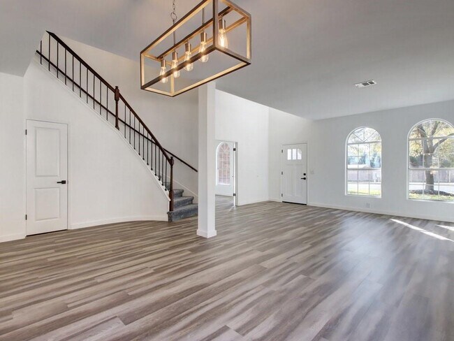 Building Photo - 8200 Cornerwood Dr