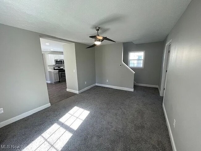 Foto del edificio - Charming 3 Bedroom 2 Bath House in Lorain- First Month Rent Half Off!!