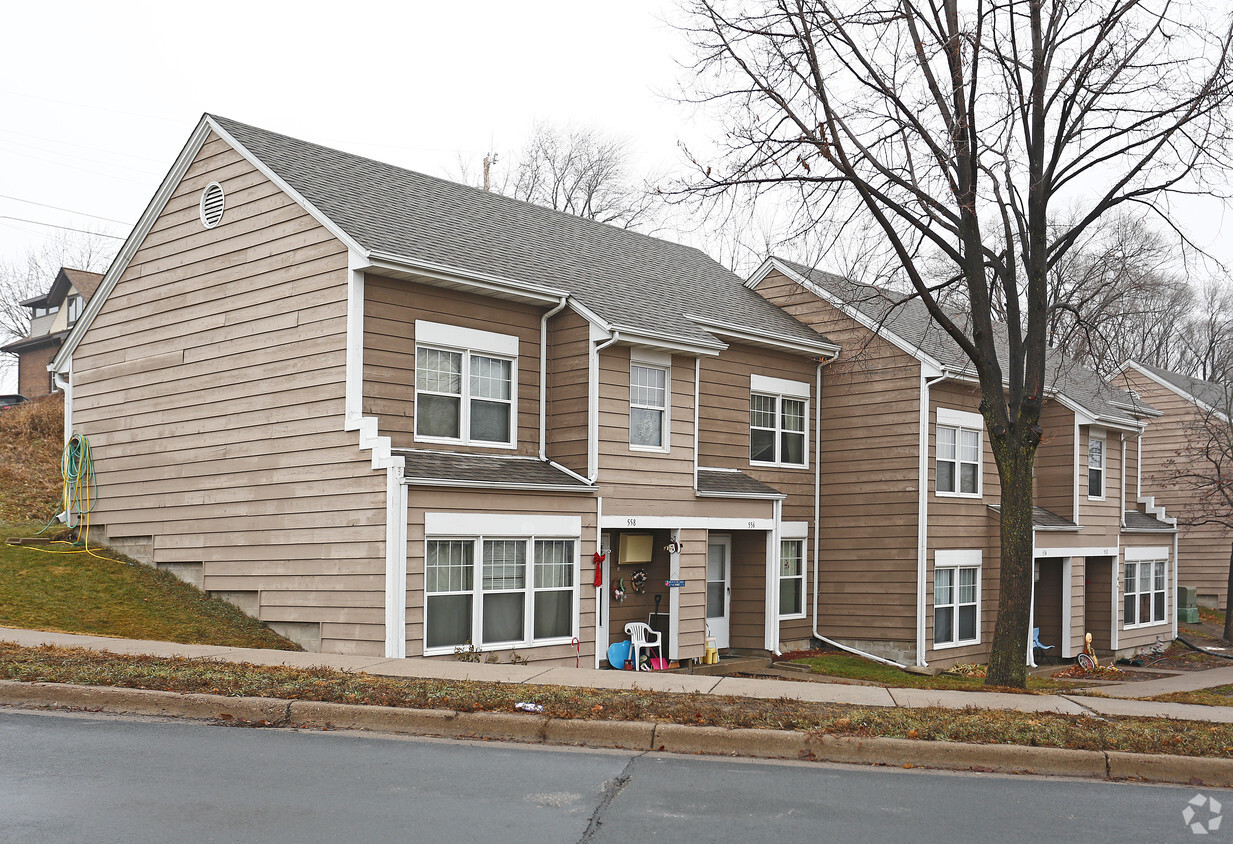 Foto del edificio - Camber Hill Townhomes