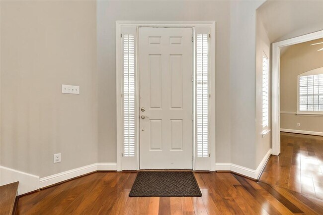 Foto del edificio - 5650 Travis Dr