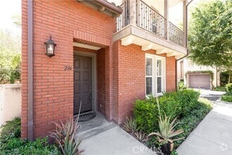 Building Photo - 216 Tall Oak