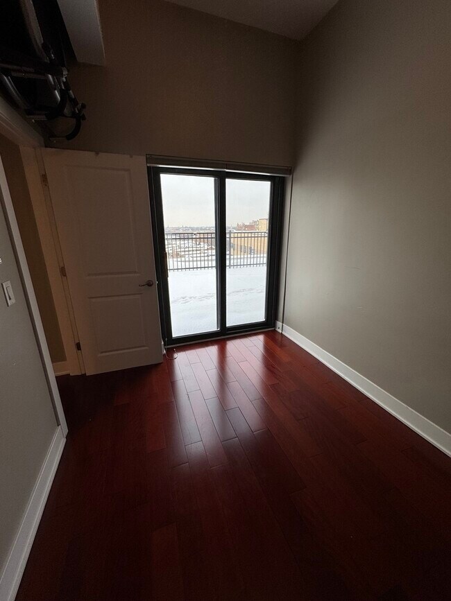 Foto del edificio - 5048 N Marine Dr