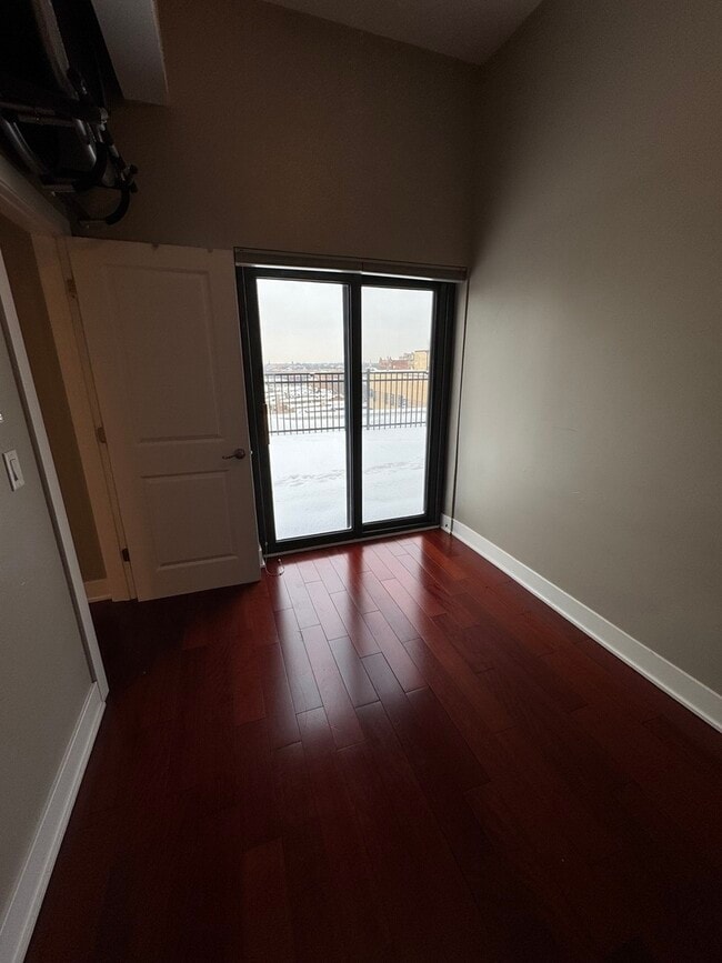 Building Photo - 5048 N Marine Dr