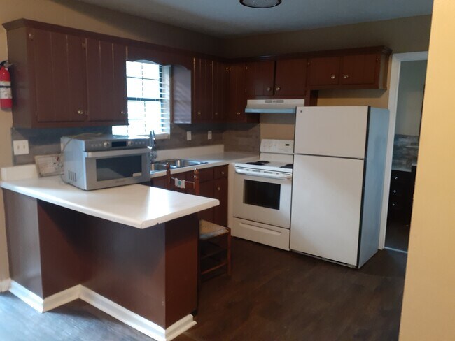 Kitchen - 13 Craven St SW