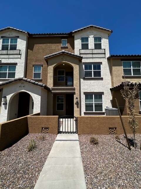 Foto principal - 1255 N Arizona Ave